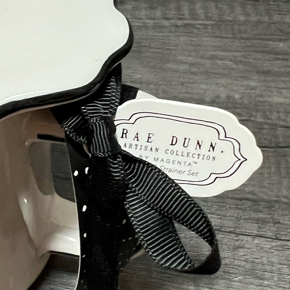 Rae Dunn mug and strainer set - Picture 4 of 5